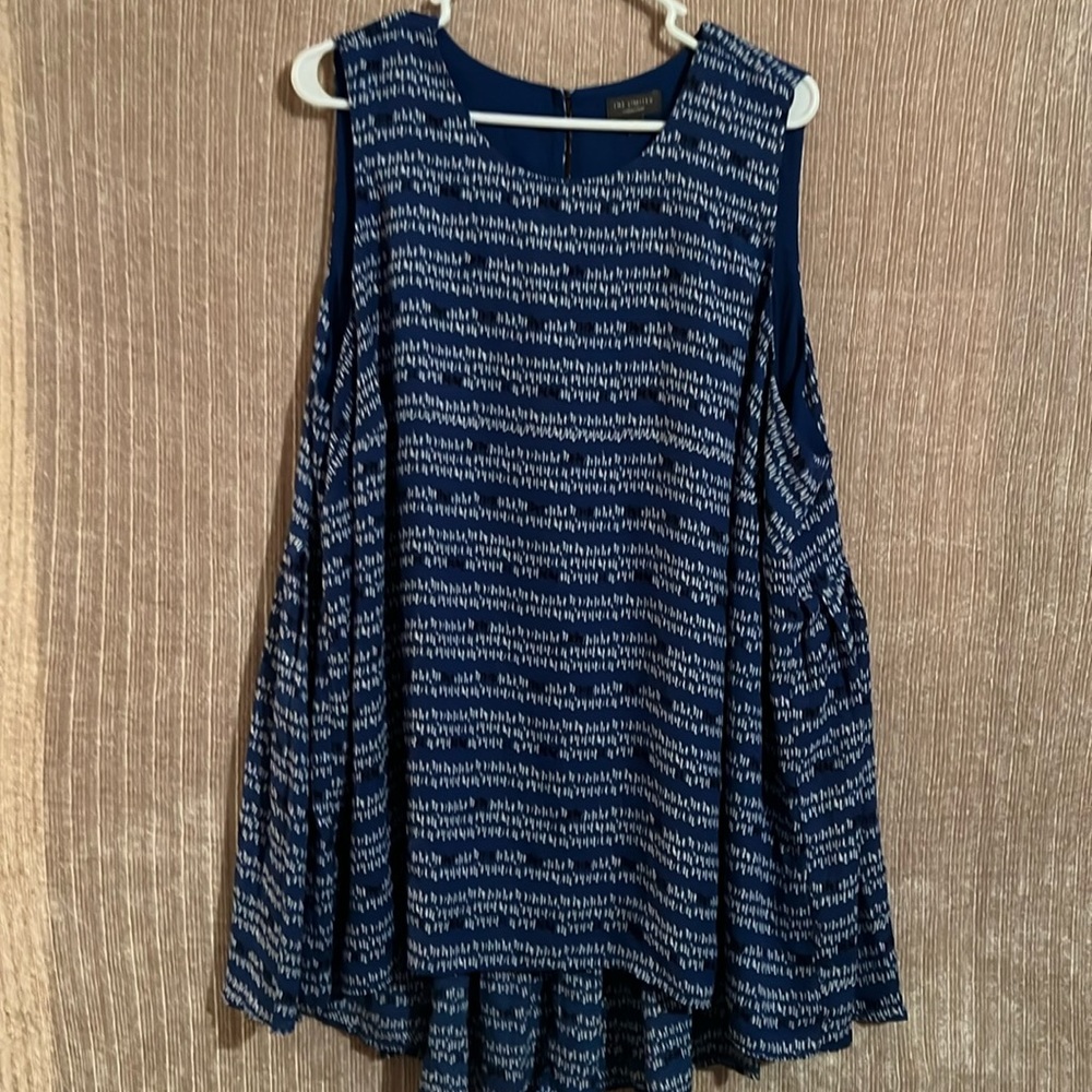 🌞3/$25 The limited sleeveless top